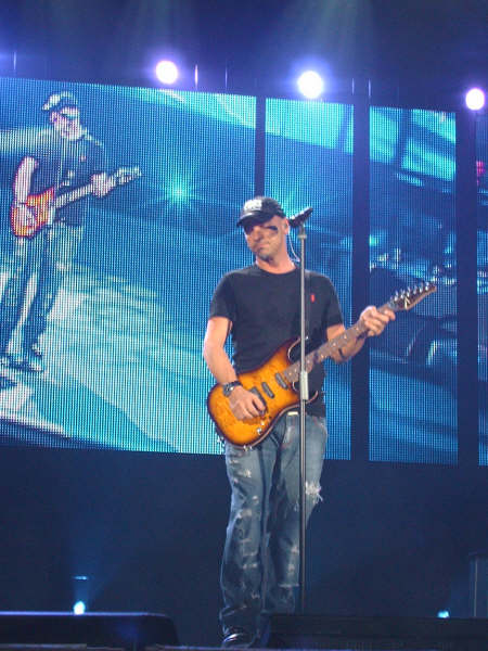 photo 04. Eros in concert_Roma 28 Aprile 2006.jpg